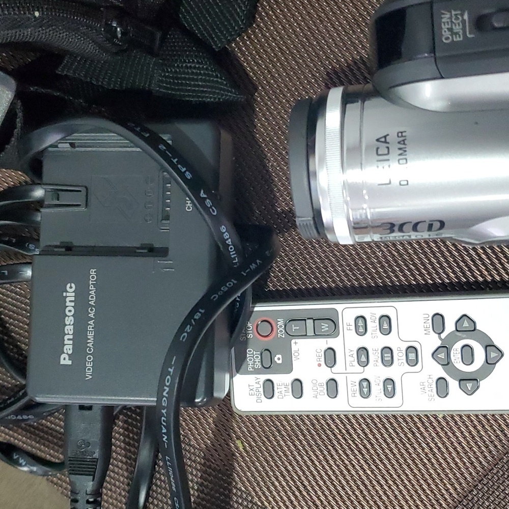 Used Panasonic 3CCD Mega O.I.S.Camcorder with carrying case,charger and remote